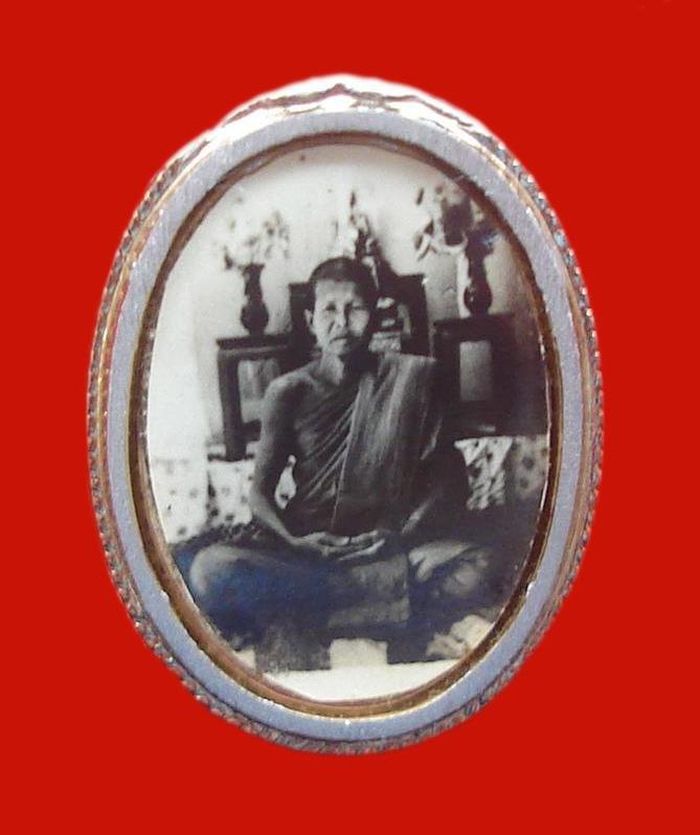 ล็อกเก็ตรูปถ่ายหลวงพ่อจ้อย จนฺทสุวณฺโณ ปี2508 วัดศรีอุทุมพร จ.นครสวรรค์ 