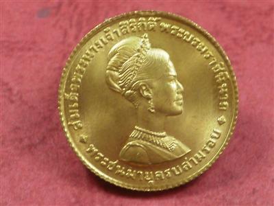เหรียญทองคำสมเด็จพระราชินี พระชนมายุครบ 3 รอบ ปี 2511 ครบชุดสภาพสวยกริ๊บพร้อมกล่อง