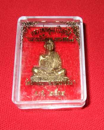 พระรูปเหมือน หลวงพ่อคูณ รุ่นฐานลายเซ็น มงคล 19 สวยๆพร้อมกล่อง