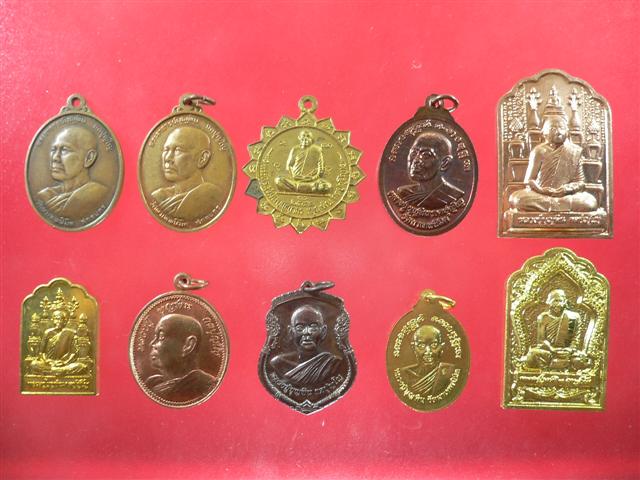 หลวงปู่บุญพิน กตตปุญโญ 1 ชุด