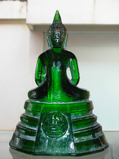 พระหลวงพ่อโสธรเนื้อกระเบื้องเขียวครับ