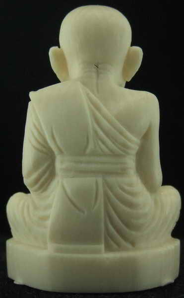 +++ หลวงปู่ทวดงาแกะ สูง 3.5 ซ.ม. กวัาง 2.3 ซ.ม. หนา 1.7 ซ.ม. +++