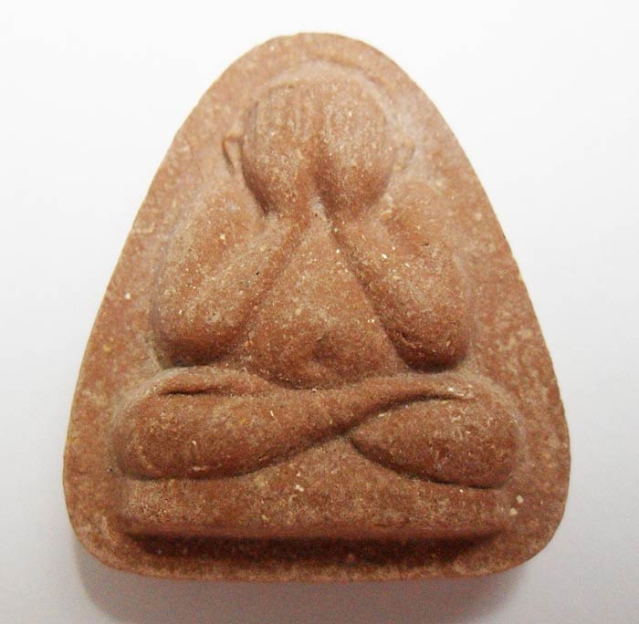 ปิดตาเนื้อผงพุทธคุณ(แดงน้ำหมาก) ปี 2540 ญาท่านสวน วัดนาอุดม