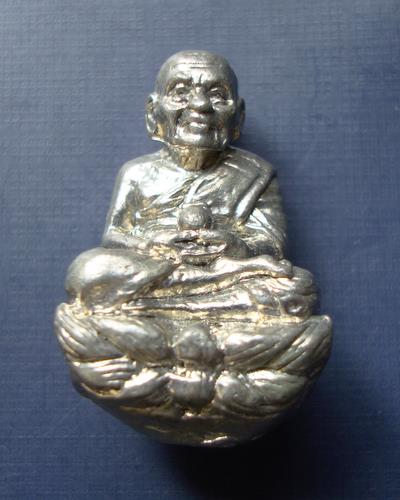 หลวงปู่ทวดพิมพ์เปิดโลกเหวี่ยงมือรุ่นแรก รุ่นทรัพย์เศรษฐี ปี 40 หลวงปู่ทิม วัดพระขาว พิมพ์ใหญ่ 