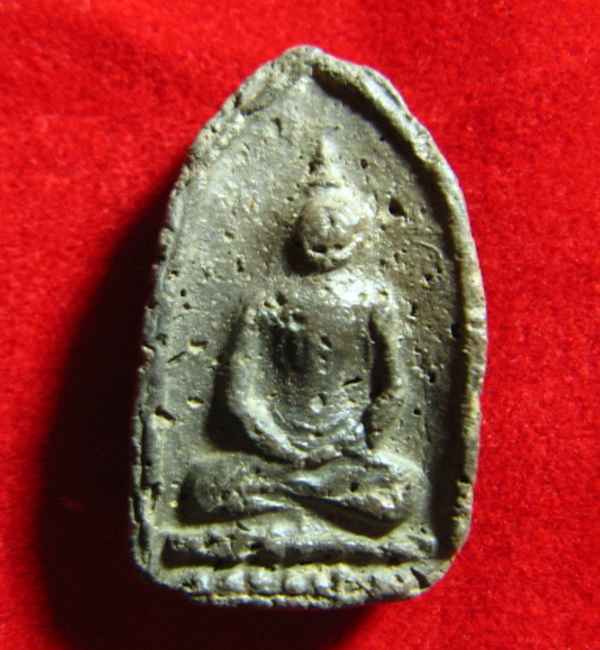 พระกลีบบัว กรุวัดสระแก เนื้อผ่านดำ สวยมากครับ