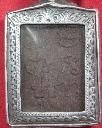 หลวงปู่ขาว เนื้อผงผสมเกศา ปี 17