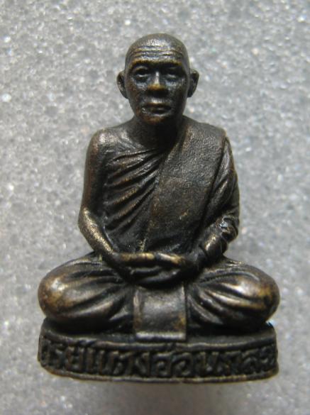 รูปเหมือนลอยองค์รุ่นแรก พิมพ์ใหญ่ หลวงตาแตงอ่อน กลยาณธมโม วัดป่าธรรมนิเวศวนาราม จ.สกลนคร