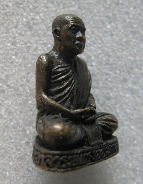 รูปเหมือนลอยองค์รุ่นแรก พิมพ์ใหญ่ หลวงตาแตงอ่อน กลยาณธมโม วัดป่าธรรมนิเวศวนาราม จ.สกลนคร