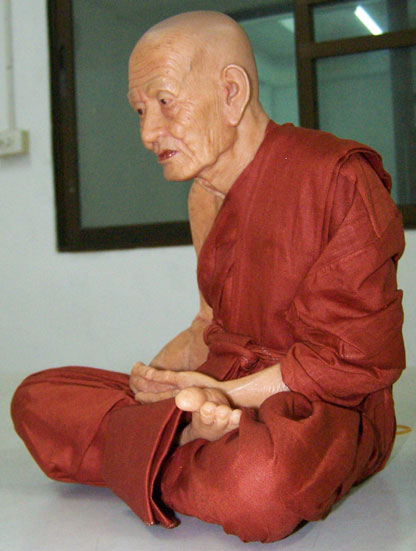 รูปเหมือนเรซิน หลวงปู่ทวด หน้าตักประมาณ 9 นิ้ว 
