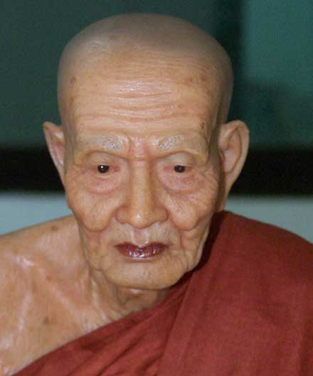 รูปเหมือนเรซิน หลวงปู่ทวด หน้าตักประมาณ 9 นิ้ว 