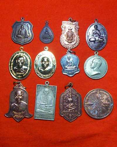 (^๔^)มหกรรมคืนกำไรเหรียญคณาจารย์ 12 เหรียญ แดง 120 บาท