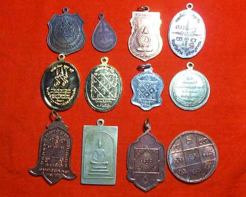 (^๔^)มหกรรมคืนกำไรเหรียญคณาจารย์ 12 เหรียญ แดง 120 บาท