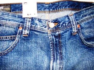 ยีนส์ LEE ใหม่ๆใส่เล่นสักตัวไหมครับ (ลดให้1,111บาทจากราคาป้าย)