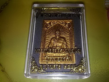 ของสวย ๆ มาอีกแล้วครับ พระผงพรายกุมารเนื้อชมพูทาทอง ฝังตะกรุดเงิน ปี ๔๘ คม ๆ สวย ๆ ครับ