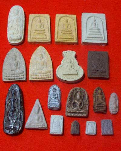 (*p*)1 ***พระแท้ ผง,ว่าน,ดิน (รับประกัน)*** 18 องค์ แดง 151 บาท