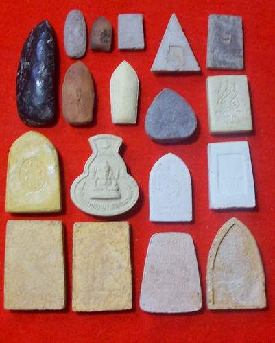 (*p*)3 ***พระแท้ ผง,ว่าน,ดิน (รับประกัน)*** 18 องค์ แดง 153 บาท