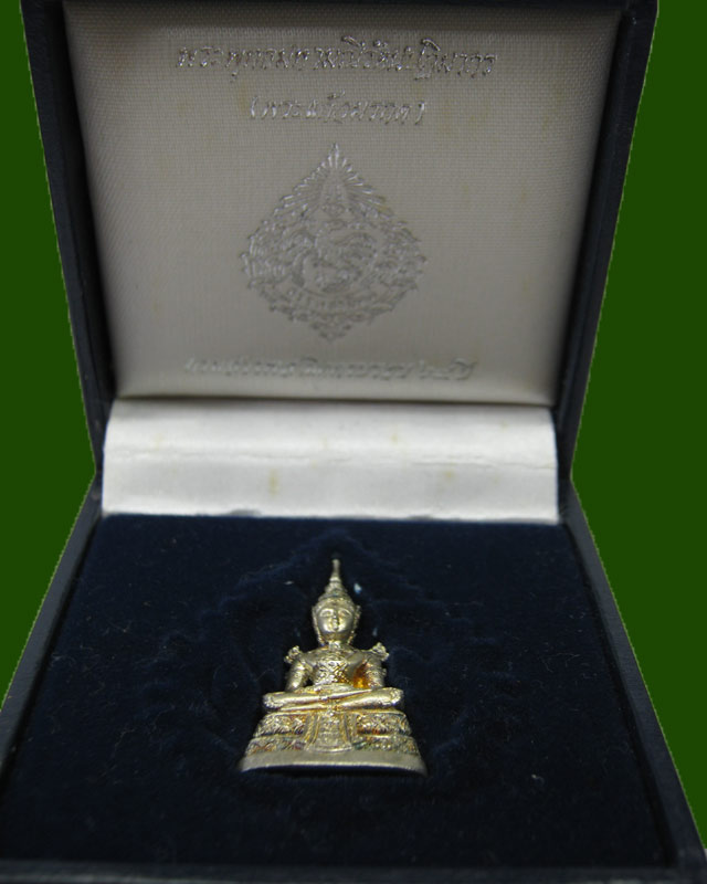 พระแก้วมรกต กรมสรรพสามิต ครบ 64 ปี นื้อเงิน สวยสุดๆ กล่องเดิมๆ 