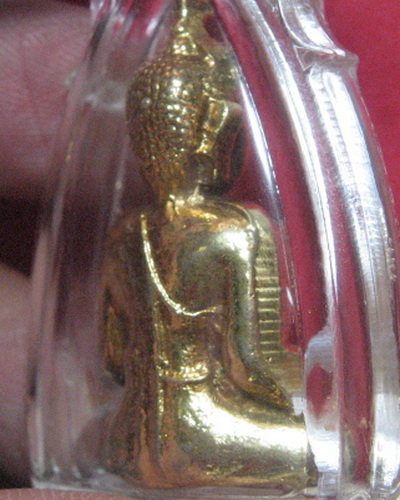 พระพุทธพลอยแดง**1**