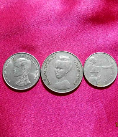 เหรียญกษาปณ์ 3 เหรียญครับ