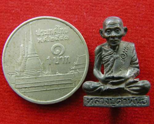 รูปหล่อหลวงปู่คำพันธ์ ปี 36 รุ่นบุญญาบารมี โลหะรมดำ วัดธาตุมหาชัย อ.ปลาปาก จ.นครพนม