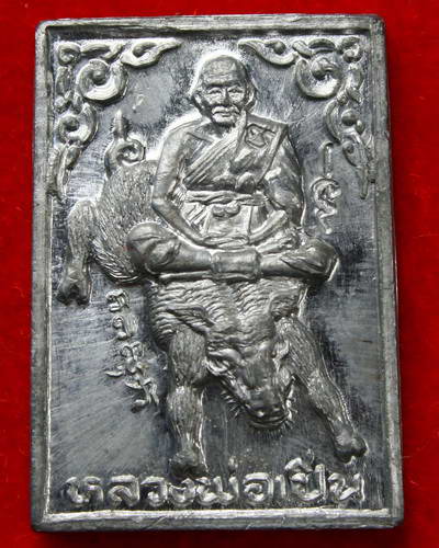 พระรูป เหมือนขี่หมูป่า หลวงพ่อเปิ่น วัดบางพระ จังหวัดนครปฐม พ.ศ. 2536 เนื้อตะกั่ว ครับ