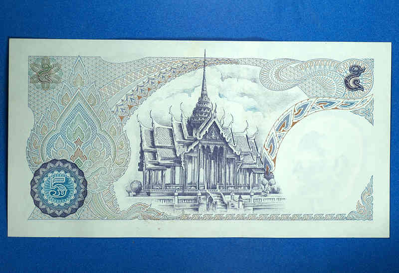 ธนบัตร 5 บาท แบบที่ 11 สภาพเก่าเก็บ ไม่ได้ใช้ 3 ฉบับ เลขเรียงกัน