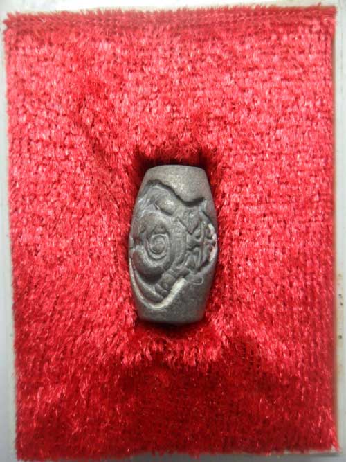ลูกสะกด(เนื้อตะกั่ว) หลวงพ่อเกษม เขมโก รุ่นสุริยุปราคา ปี๒๕๓๘ พิเศษฝังตะกรุดทองแดง+กล่องเดิมๆ