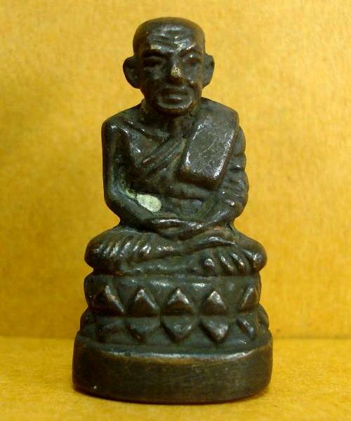 หลวงปู่ทวดบัวรอบ รุ่นเจริญปลอดภัย พ.ศ.2540 สมเด็จญาณสังวร พร้อมกล่องเดิม