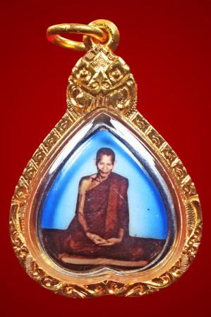 หลวงปู่คำพันธ์ ล็อกเก๊ตรุ่นแรก ปี 2524