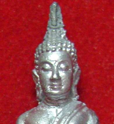 หลวงพ่อคูณ พระยอดธง รุ่น5 (ท้ายิง) เนื้อตะกั่วเถื่อน สวยครับ