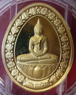 เหรียญรูปไข่ หลวงพ่อพุทธโสธร ด้านหลังพระอุโบสถ เนื้อทองแดงปัดเงา ปี ๒๕๔๙ 