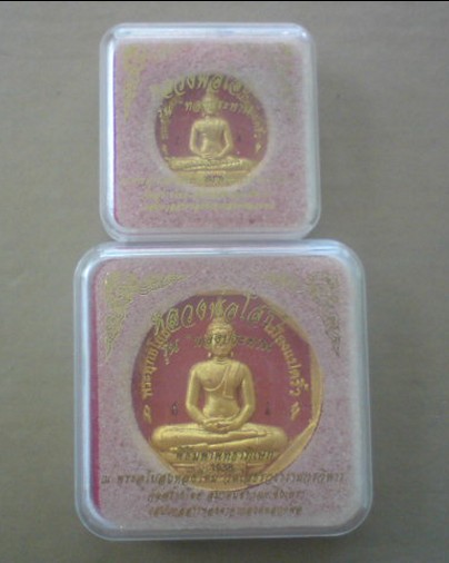 หลวงพ่อโสธรรุ่นทองประทานเนื้อสีแดงพร้อมกล่องเดิมจากวัด
