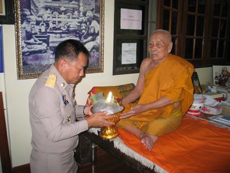 พระกริ่งเฉลิมพล หลวงพ่อทอง วัดสำเภาเชย รุ่นทองฉลองเจดีย์ เนื้อทองแดง ปี 52