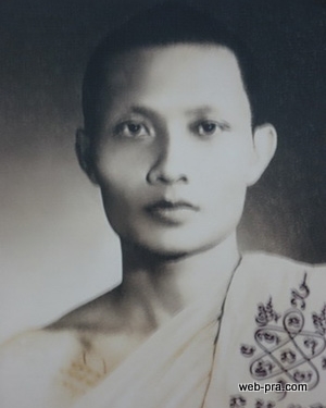 เหรียญห่วงเชื่อม หลวงพ่อสาคร วัดหนองกรับ เนื้ออัลปาก้า สวย พร้อมกล่องเดิม 