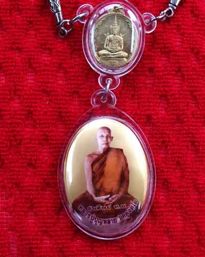 ล็อกเก็ต  หลวงปู่บุญหลาย  อัคคจิตโต  มีจาร  วัดโนนทรายทอง  จ.อำนาจเจริญ จัมโบ้  หายาก