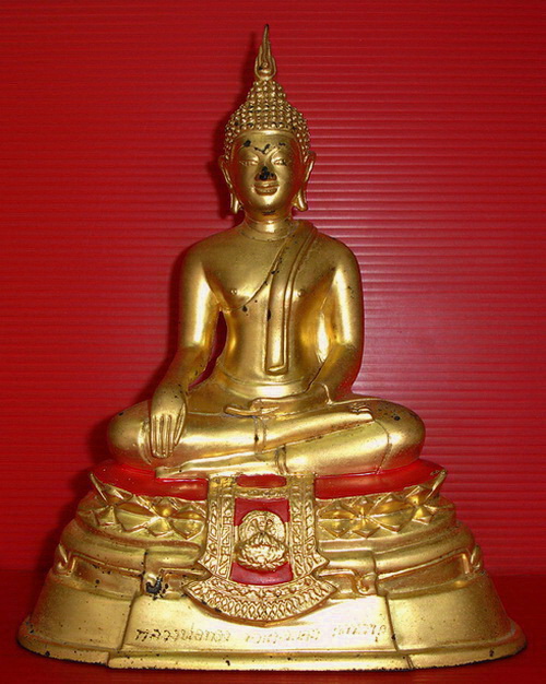** พระบูชาหลวงพ่อทอง วัดเขาตะเครา จ.เพชรบุรี รุ่นโสฬส ปิดทองล่องชาดค่ะ **