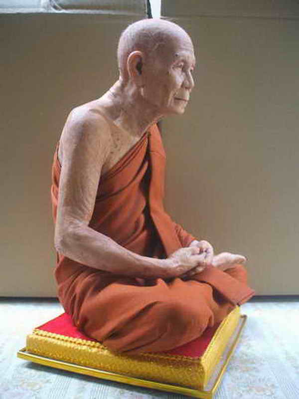 @@@@ รูปหล่อเหมือนหลวงพ่อคล้าย 9 นิ้ว เหมือนจริงมากๆๆๆครับ@@