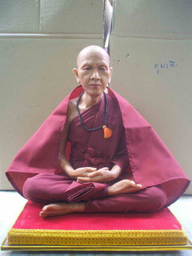 @@@@ รูปหล่อเหมือนหุ่นขี้ผึ้งไฟเบอร์((((ครูบารศรีวิชีย))) 9 นิ้ว องค์จริงเหมือนมากๆๆๆครับ