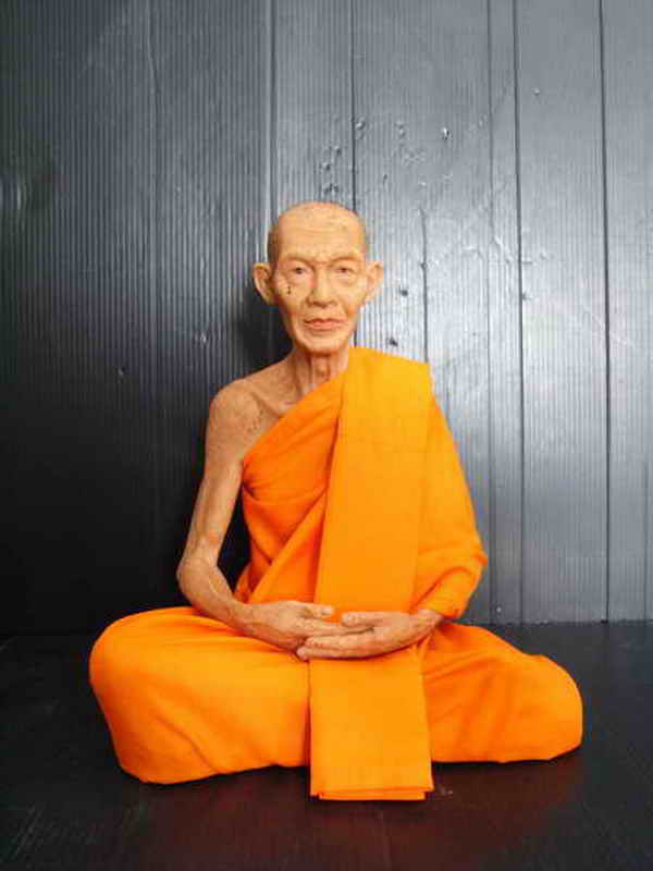 @@@@ รูปหล่อเหมือนหลวงพ่อเกษม 9 นิ้ว เหมือนจริงมากๆๆๆครับ@@