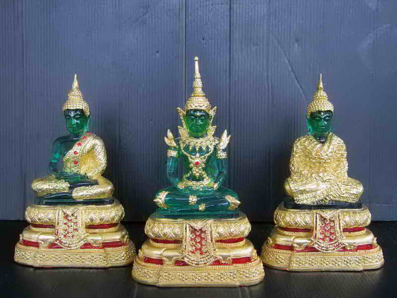@@@@ พระบูชาพระแก้วมรกตปิดทองแท้ ((3องค์))((3ฤดุ) บูชาครบชุดครับ ขนาดหน้าตัก3นิ้ว บูชาขึ้นหิ้งครบชุด