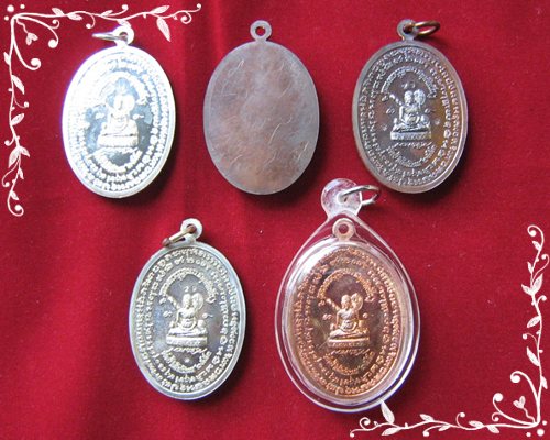 หลวงปู่บุญหนา ธมฺมทินโน รุ่นสารพัดดี เลขสวย 29 มาเป็นชุด 5 เหรียญ