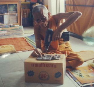 พระขุนแผนเนื้อผงพรายปี46 พิมพ์เล็ก หลวงพ่อสาครวัดหนองกรับ