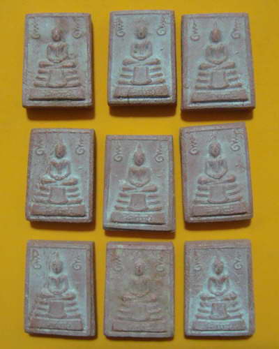 พระคำหมาก หลวงพ่อฤาษีลิงดำ สวย ๆ ทุกองค์ ตัวหนังสือชัด ๆมาเป็นชุด  9 องค์