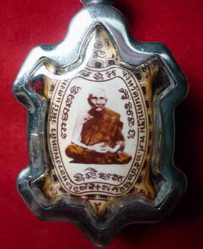 เหรียญล็อกเก็ตพญาเต่าเรือน(ซีเปีย) หลวงพ่อหลิว วัดไร่แตงทอง ด้านหลังปิดแผ่นยันต์ทองเหลือง ปี ๒๕๔๒