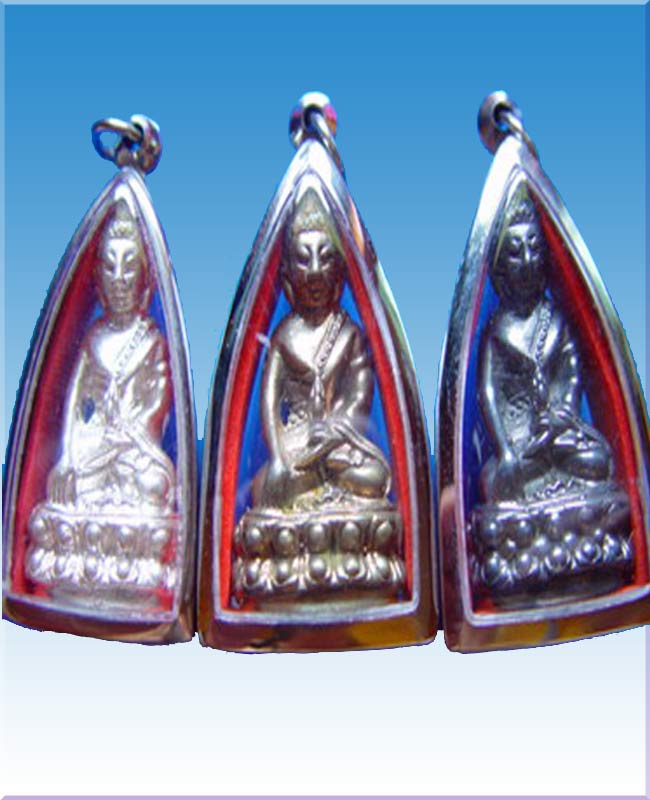 กริ่งจักรพรรดิ์หลวงปู่ขุ้ย 1 ชุด แต่ละเนื้อสร้างแค่หลักร้อย