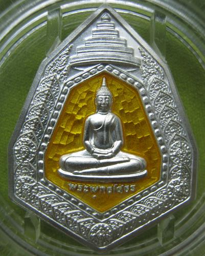 ยกฉัตรแปดเหลี่ยมหลวงพ่อโสธร เนื้อเงินลงยาสีเหลือง