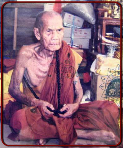 ๐๔.) เทศกาลปีใหม่ จัดไปราคาทุน พระผงเต็มองค์ รุ่นแรก หลวงปู่หมุน วัดป่าหนองหล่ม ปี๒๕๔๒