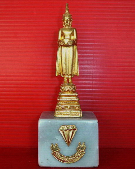* พระบูชาหลวงพ่อบ้านแหลม วัดเพชรสมุทรวรวิหาร กะไหล่ทอง ฐานหินอ่อน สวยมากค่ะ *