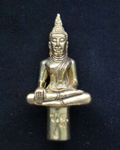 พระยอดธง มงคลละโว้ (รุ่นแรก) เนื้อทองทิพย์ หลวงพ่อเพี้ยน วัดเกริ่นกฐิน ปี 2552