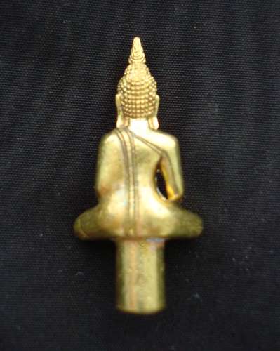 พระยอดธง มงคลละโว้ (รุ่นแรก) เนื้อทองทิพย์ หลวงพ่อเพี้ยน วัดเกริ่นกฐิน ปี 2552